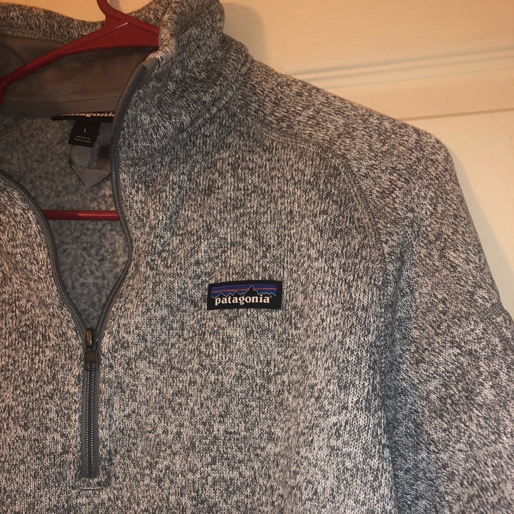 24 hr sale can ship Tom.. BNWOT Patagonia 1/4 Zip.
